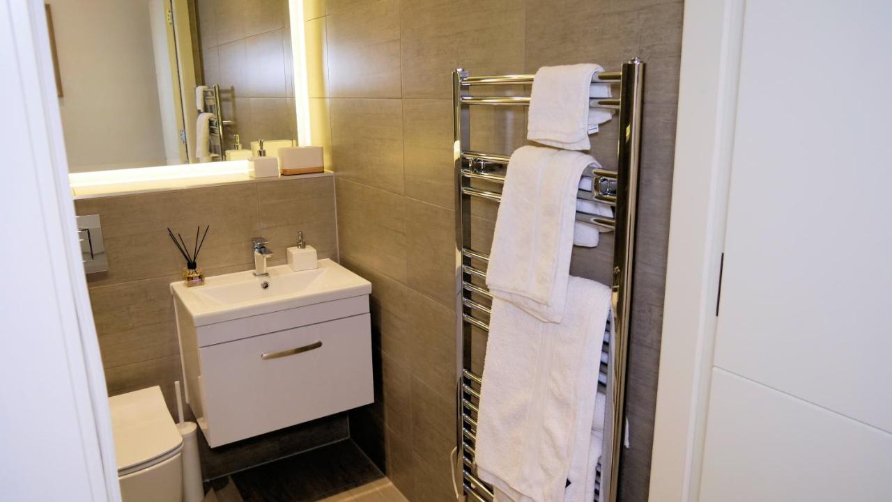 Luxurious Short Stay Flat In ミルトン・ケインズ エクステリア 写真